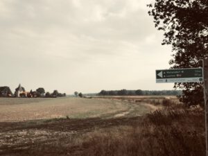 woltersdorfer kirche und wanderweg