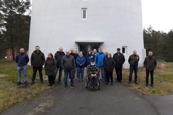 Dorfclub vor dem Thurauer Turm
