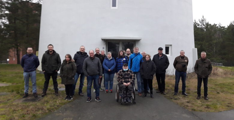 Dorfclub vor dem Thurauer Turm